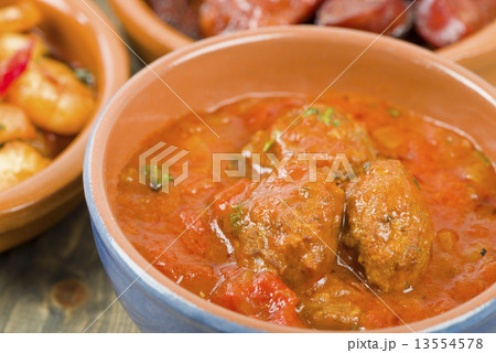 Albondigas a la jardinera (Meatballs in tomato sauce). Tapas.  13554578
