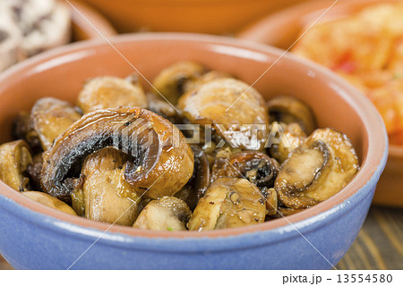 Setas al Ajillo (Mushrooms with garlic). Spanish tapas.  13554580
