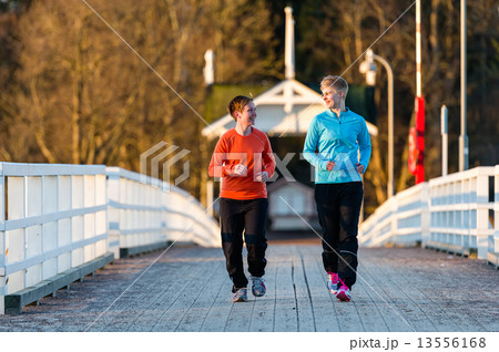 Jogging women 13556168