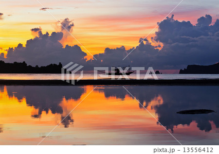 Sunrise at Hat Sai Ri beach in Chumphon 13556412