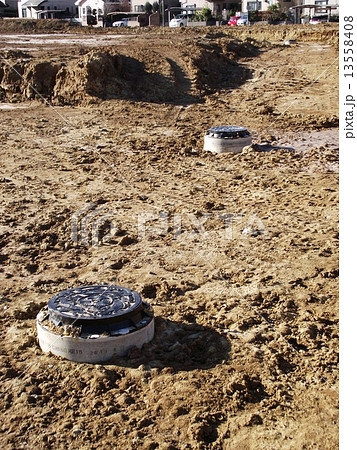 宅地の下水道本管にマンホールを設置 13558408