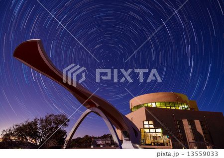 地球の丸く見える丘展望館と星景 地球の丸く見える丘展望館と星景 13559033