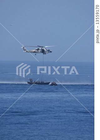 海上自衛隊 水中処分員降下 13559170