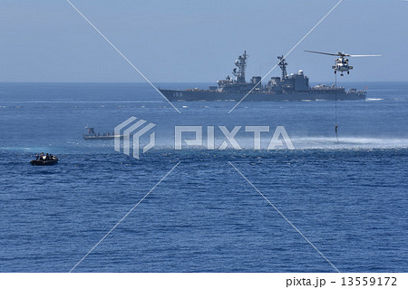 海上自衛隊 水中処分員降下 13559172