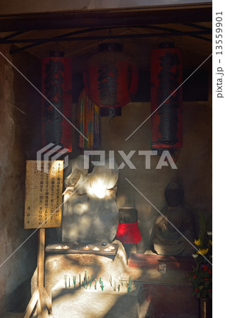 浅草散歩・銭塚地蔵堂　かんかん地蔵 13559901