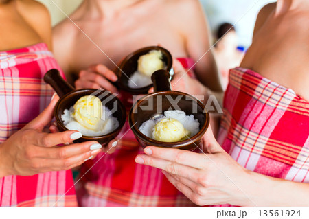 Women in Hammam vapour bath with wellness peeling Women in Hammam vapour bath with wellness peeling 13561924