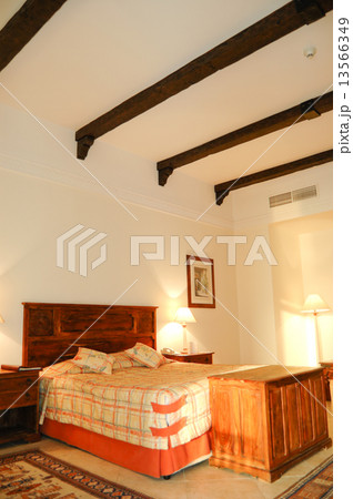 Bedroom in luxury hotel, Dubai, UAE 13566349