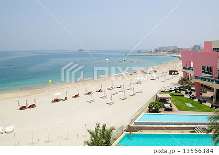Beach of luxury hotel, Dubai, UAE Beach of luxury hotel, Dubai, UAE 13566384