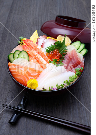 海鮮丼 13568492