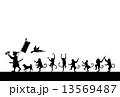 桃太郎と猿の行進 13569487