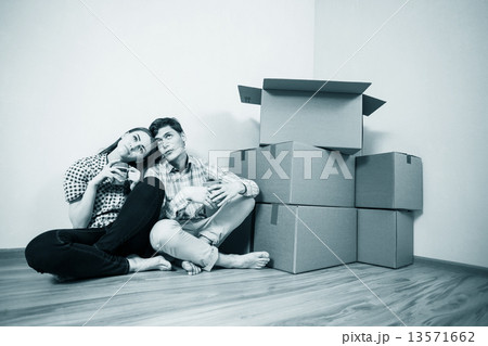 Couple drinking tea 13571662