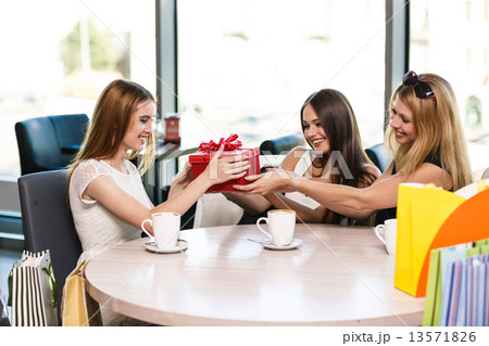 Happy friends 13571826