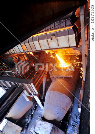 transporting molten steel 13571928