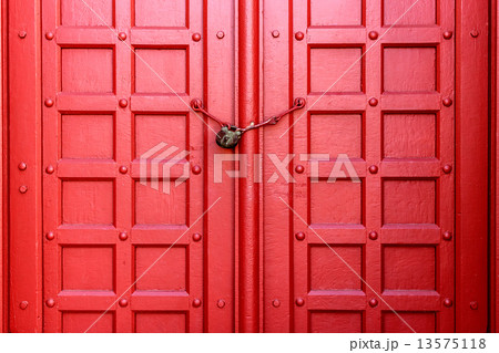 Old Red Wooden Gate with Chain Key Lock Old Red Wooden Gate with Chain Key Lock 13575118