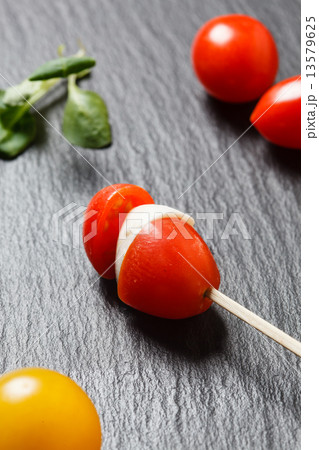 cherry tomato with mozzarella 13579625