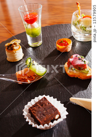 canape 13579905
