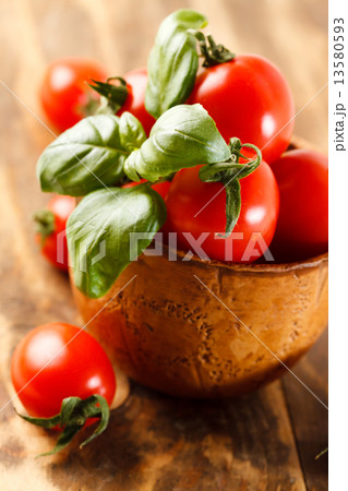 fresh tomatoes fresh tomatoes 13580593