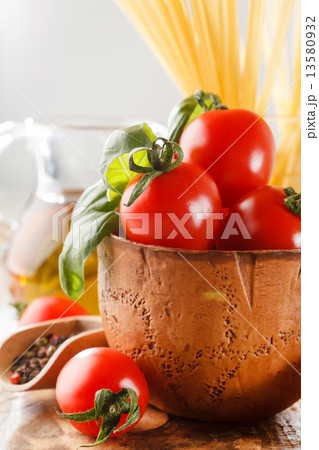 fresh tomatoes 13580932