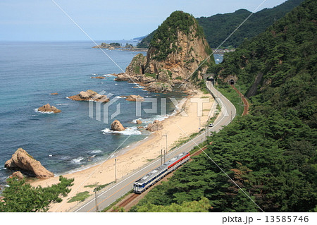 笹川流れを行く羽越本線キハ40 13585746