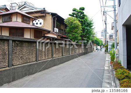 本郷界隈（東京都文京区） 13586166