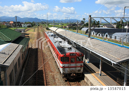 羽越本線　藤島駅にて 13587015