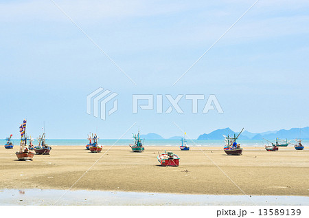 Ship aground on the beach 13589139