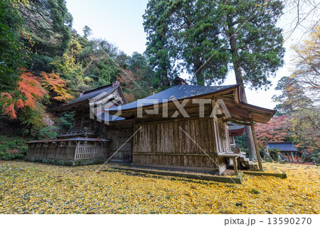 鰐淵寺・常行堂と摩陀羅神社 鰐淵寺・常行堂と摩陀羅神社 13590270