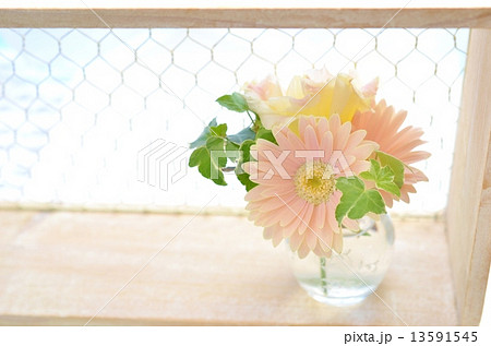 ガーベラの花あしらい 13591545