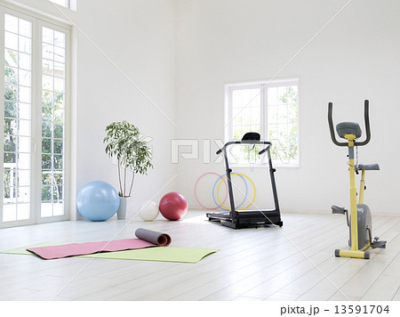 フィットネスマシーンが置かれた部屋 13591704