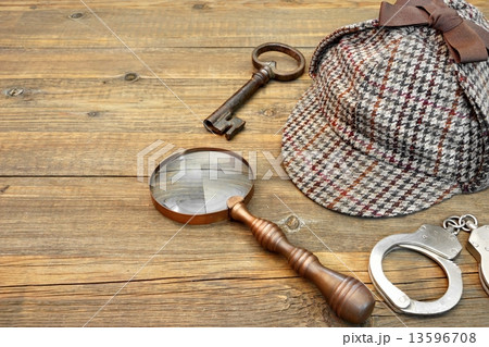 Sherlock Holmes Cap famous as Deerstalker, Key, Handcuffs and Ma 13596708