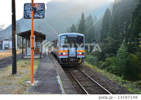 因美線、木造駅舎、美作河井駅 因美線、木造駅舎、美作河井駅 13597149