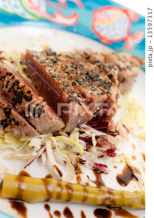 Cutted Tuna Steak with vlack and whitw sesam, asparagus and bals 13597317