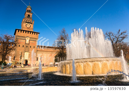 Castel Sant'angelo and Bernini's statue on the bridge, Rome, Ita 13597630