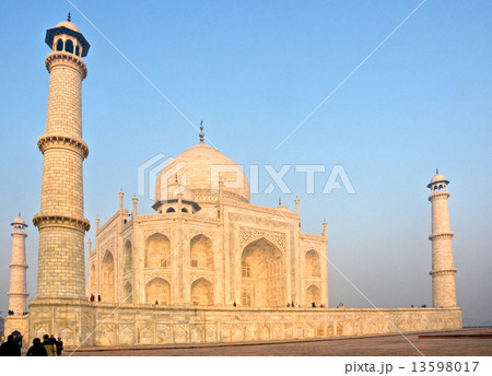 Taj Mahal at sunrise, Agra, Uttar Pradesh, India. Taj Mahal at sunrise, Agra, Uttar Pradesh, India. 13598017