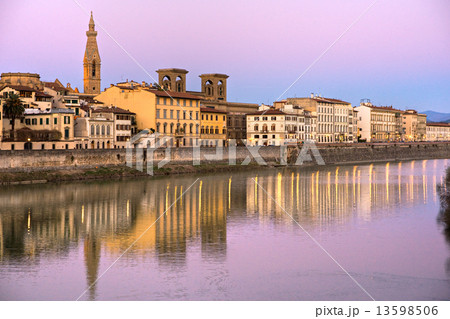 View of Florence and the arno river. 13598506
