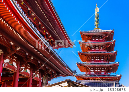 Sensoji-ji, Temple in Asakusa, Tokyo, Japan. Sensoji-ji, Temple in Asakusa, Tokyo, Japan. 13598678