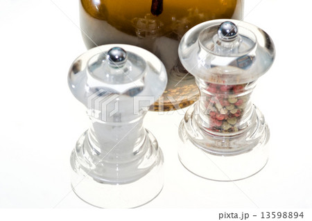 Salt and pepper shaker with Olive Oil. 13598894