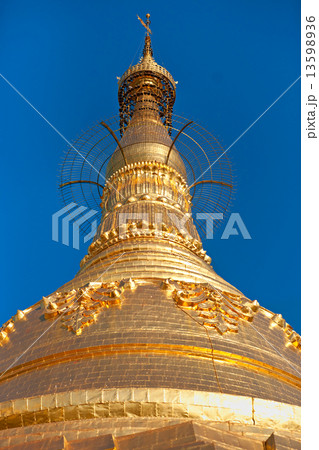 Shwedagon Paya, Yangoon, Myanmar. 13598936