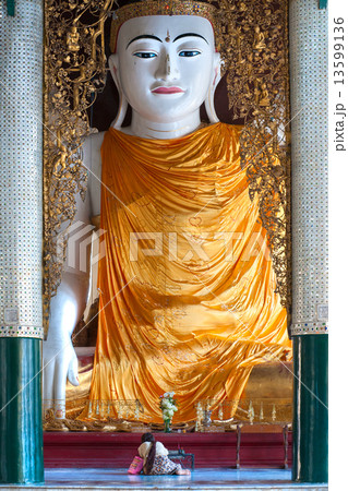 Shwedagon Paya, Yangoon, Myanmar. Shwedagon Paya, Yangoon, Myanmar. 13599136