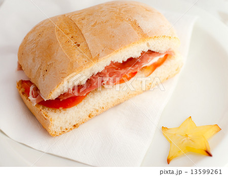 Sandwich with bread, ham, and tomato. 13599261