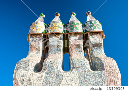 BARCELONA - DECEMBER 16: The facade of the house Casa Battlo (al 13599303