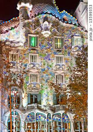 BARCELONA - DECEMBER 16: The facade of the house Casa Battlo (al 13599353