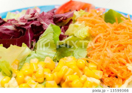 Fresh mixed salad 13599366