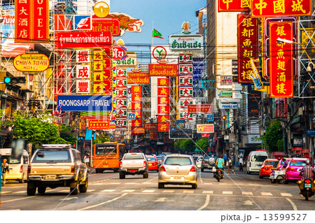 BANGKOK - MARCH 03: Busy Yaowarat Road in the evening on March 0 13599527