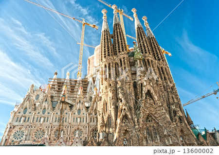 BARCELONA, SPAIN - DECEMBER 14: La Sagrada Familia - the impress 13600002