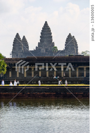Weddings at Angkor Wat, Siem reap, Cambodia. Weddings at Angkor Wat, Siem reap, Cambodia. 13600005