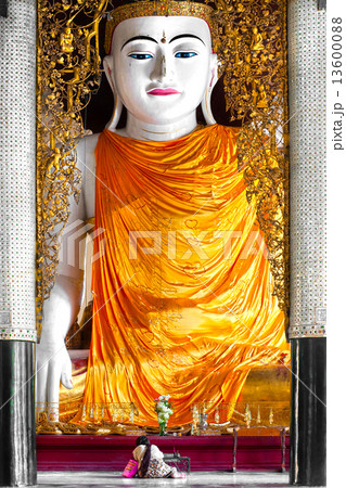 Shwedagon Paya, Yangoon, Myanmar. 13600088