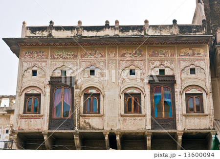 Haveli. 13600094