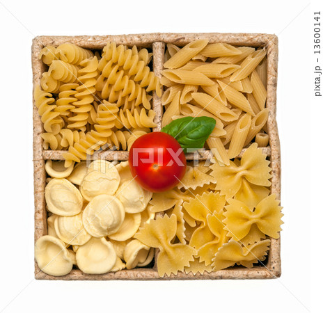 Collection of Italian Pasta isolated on white. 13600141