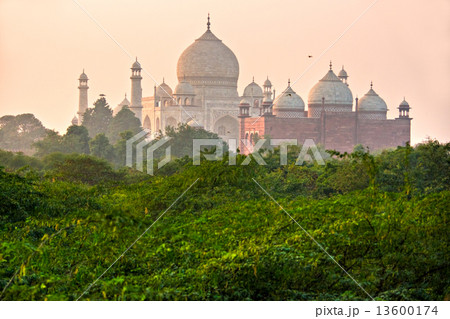 Taj Mahal at sunset, Agra, Uttar Pradesh, India. Taj Mahal at sunset, Agra, Uttar Pradesh, India. 13600174